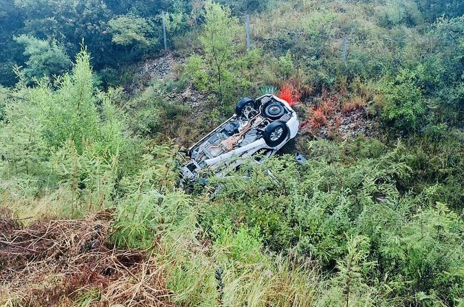 Vuelca camioneta del convoy de Irma Bolaños en Huitzo: muere chofer y escolta resulta herido