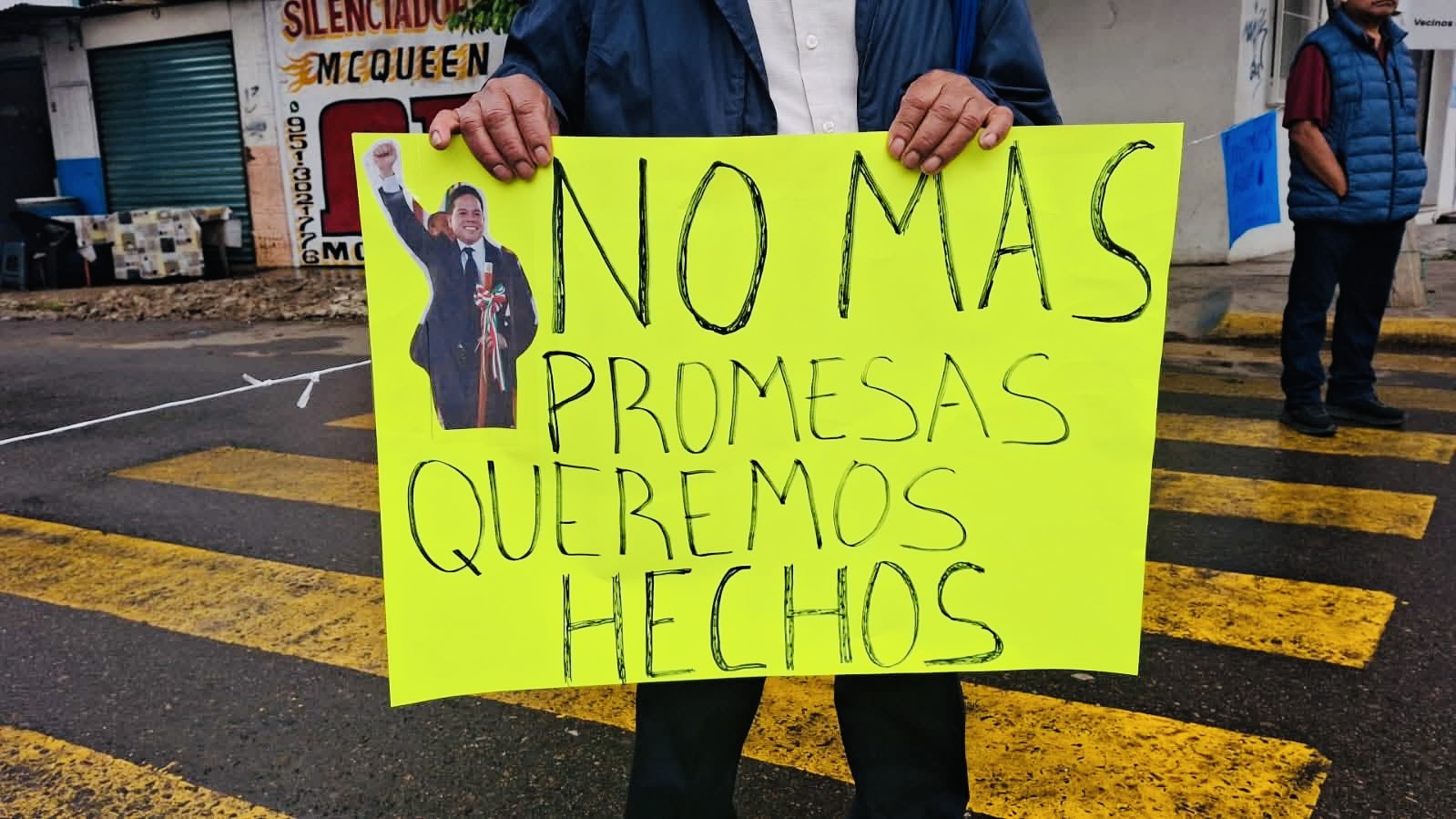 Vecinos de Aquiles Serdán bloquean calles en Santa Lucía del Camino; exigen al alcalde que construya las obras prometidas