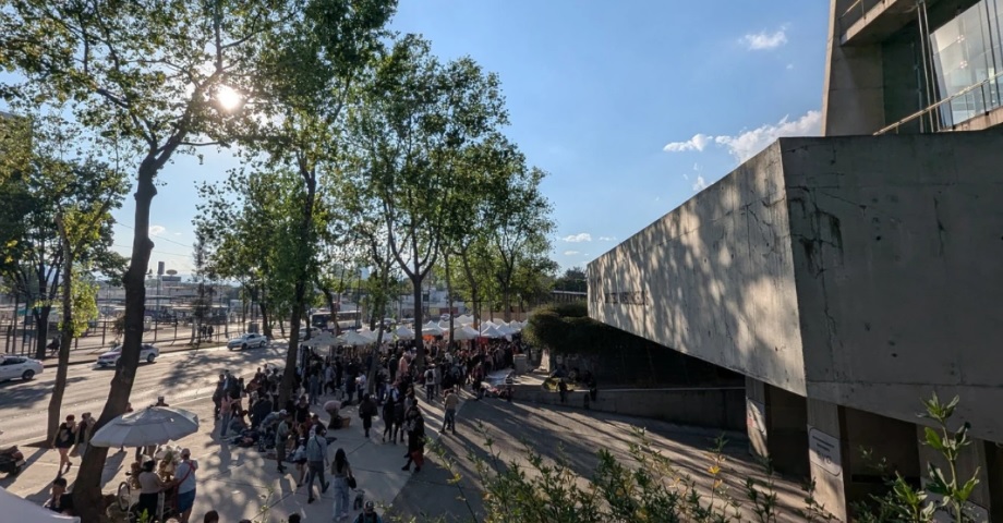 Trabajadores sindicalizados cierran la Biblioteca Vasconcelos Trabajadores sindicalizados cierran la Biblioteca Vasconcelos