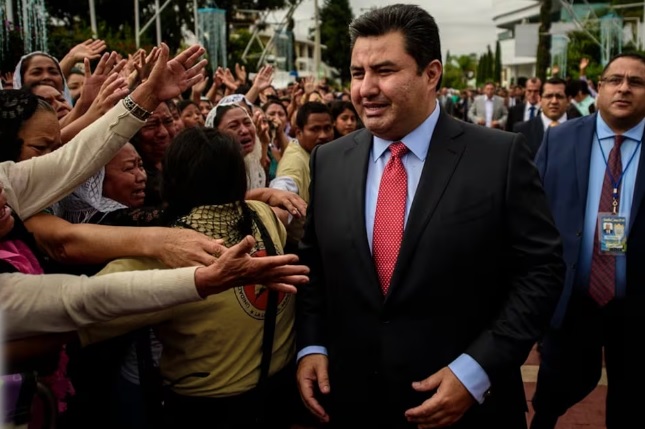 Detienen en California a la madre de Naasón Joaquín García, líder de La Luz del Mundo; la acusan de trata de menores