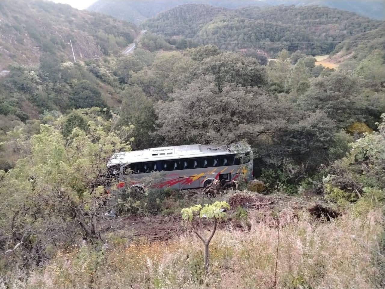 Autobús de la empresa Yosondúa se sale del camino en la desviación a Yucudaá, en la Mixteca; no se reportan heridos Autobús de la empresa Yosondúa se sale del camino en la desviación a Yucudaá, en la Mixteca; no se reportan heridos