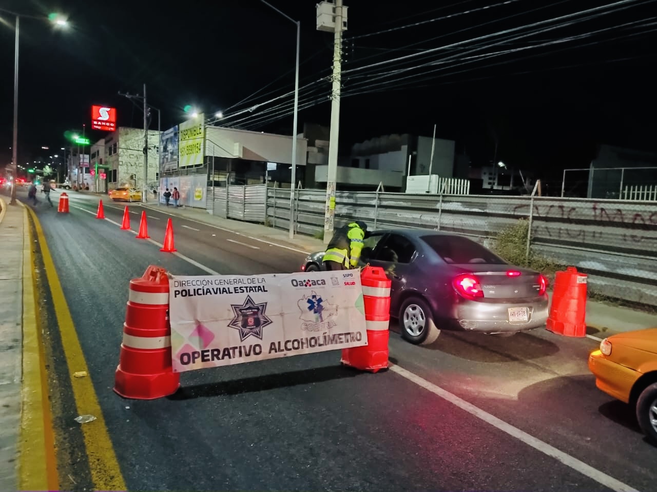 La DDHPO exige a policías respeto a los derechos humanos en filtros de alcoholímetro por Festividades de Muertos La DDHPO exige a policías respeto a los derechos humanos en filtros de alcoholímetro por Festividades de Muertos