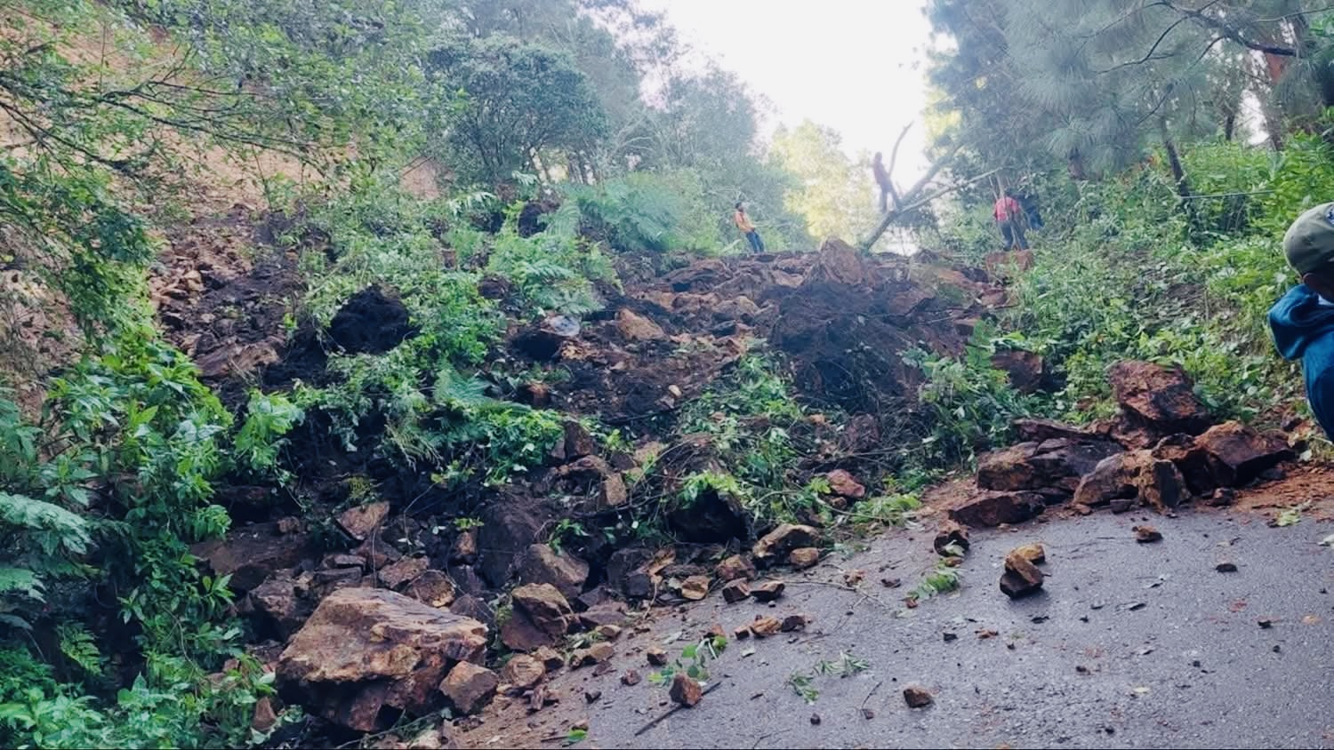 Derrumbe mortal por lluvias en la Sierra Sur de Oaxaca sepulta una casa; fallecen sus moradores Derrumbe mortal por lluvias en la Sierra Sur de Oaxaca sepulta una casa; fallecen sus moradores