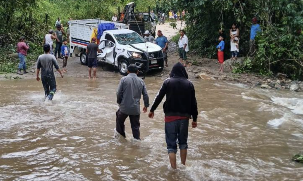 Hallan cuerpo de menor desaparecido luego de que río crecido arrastró camioneta con 9 ocupantes Hallan cuerpo de menor desaparecido luego de que río crecido arrastró camioneta con 9 ocupantes