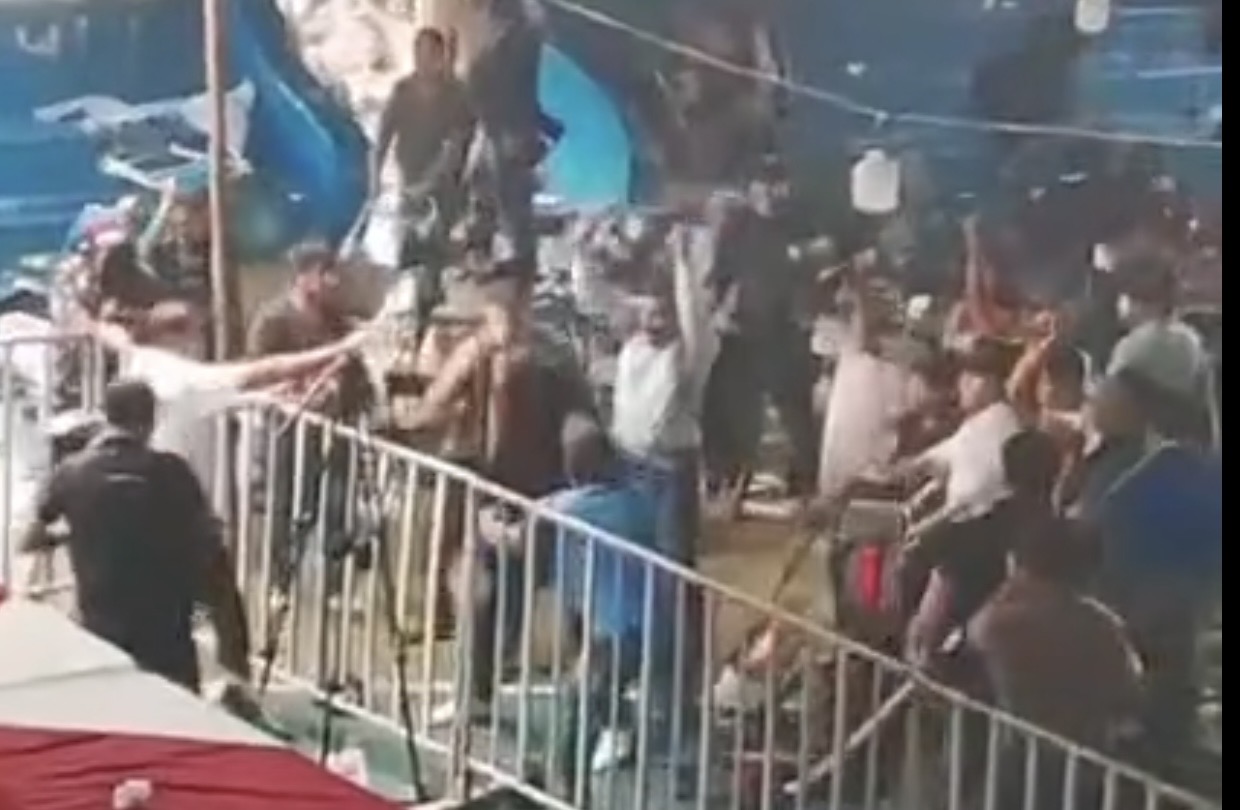 Violencia en asamblea electoral comunitaria de San Agustín de las Juntas, #Oaxaca, dejó un saldo de 15 lesionados Violencia en asamblea electoral comunitaria de San Agustín de las Juntas, #Oaxaca, dejó un saldo de 15 lesionados