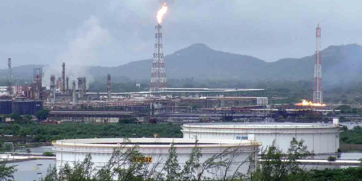 Refinería de Salina Cruz no abarata gasolina: #Oaxaca sigue entre los estados con precios más altos del país Refinería de Salina Cruz no abarata gasolina: #Oaxaca sigue entre los estados con precios más altos del país