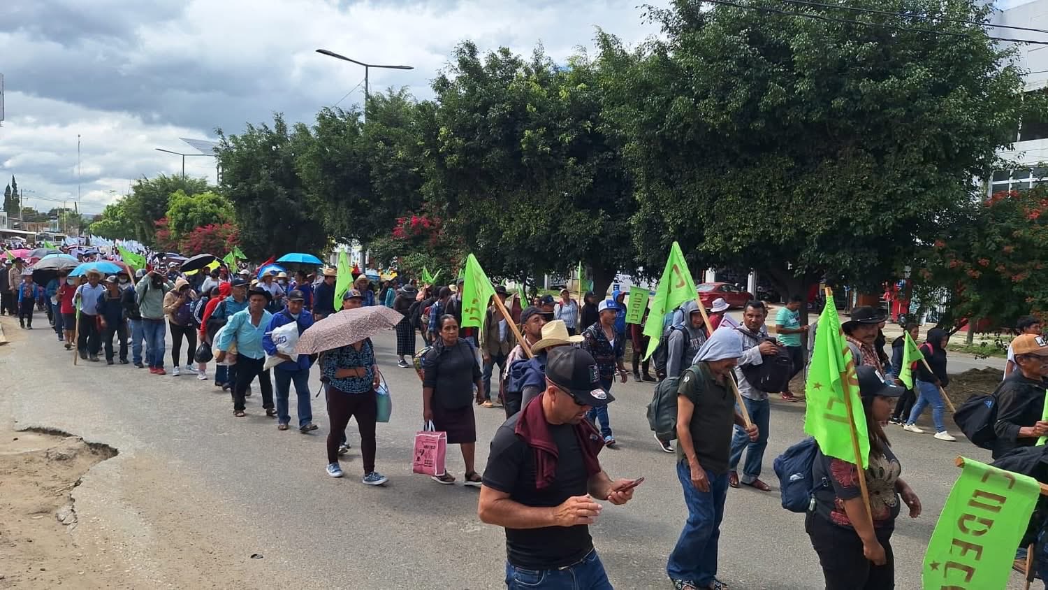 Organizaciones sociales marchan en #Oaxaca de Juárez por 15 aniversario del asesinato de Catarino Torres Pereda; exigen justicia Organizaciones sociales marchan en #Oaxaca de Juárez por 15 aniversario del asesinato de Catarino Torres Pereda; exigen justicia
