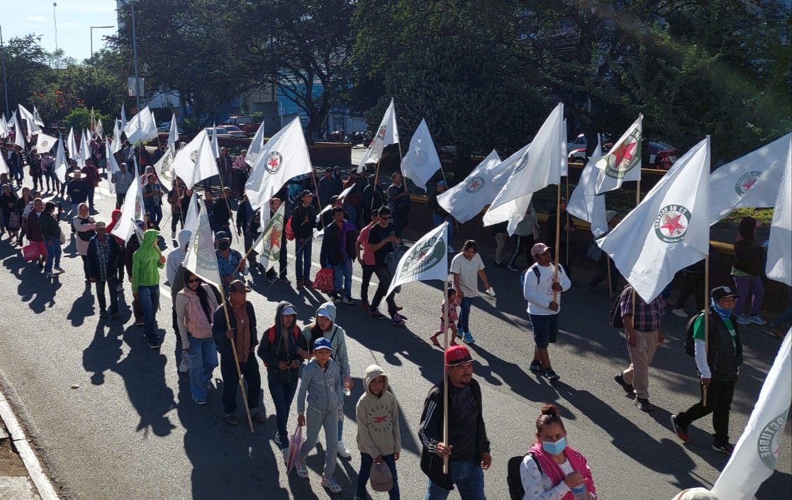 Integrantes de comunidades indígenas marchan en Oaxaca de Juárez para conmemorar aniversario del asesinato de Beto Pazos Integrantes de comunidades indígenas marchan en Oaxaca de Juárez para conmemorar aniversario del asesinato de Beto Pazos