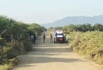 #Oaxaca: pobladores hallan dos cuerpos baleados y mutilados en camino a Rincón Moreno, en Tehuantepec #Oaxaca: pobladores hallan dos cuerpos baleados y mutilados en camino a Rincón Moreno, en Tehuantepec