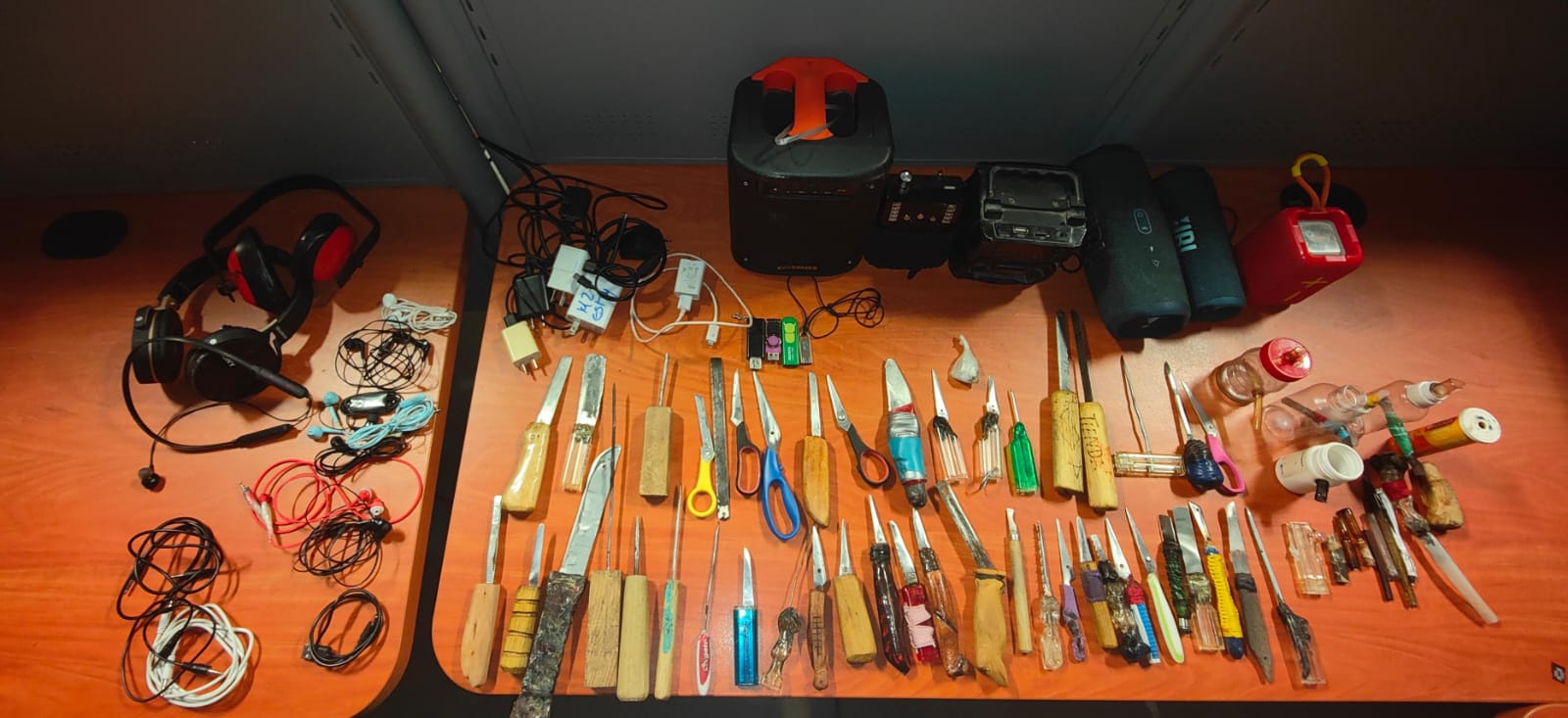 SSPC decomisa 80 objetos prohibidos en operativo de seguridad del penal varonil de Tanivet, Oaxaca SSPC decomisa 80 objetos prohibidos en operativo de seguridad del penal varonil de Tanivet, Oaxaca