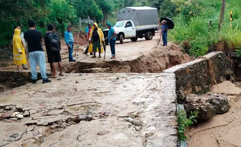 Lluvias extraordinarias devastan cuatro regiones de #Oaxaca: ríos desbordados, cultivos inundados y comunidades aisladas por precipitaciones récord