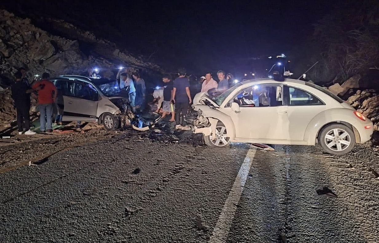Choque frontal entre Beetle y Chevy deja 5 heridos en la supercarretera a Puerto Escondido, aclara Guardia Nacional Choque frontal entre Beetle y Chevy deja 5 heridos en la supercarretera a Puerto Escondido, aclara Guardia Nacional