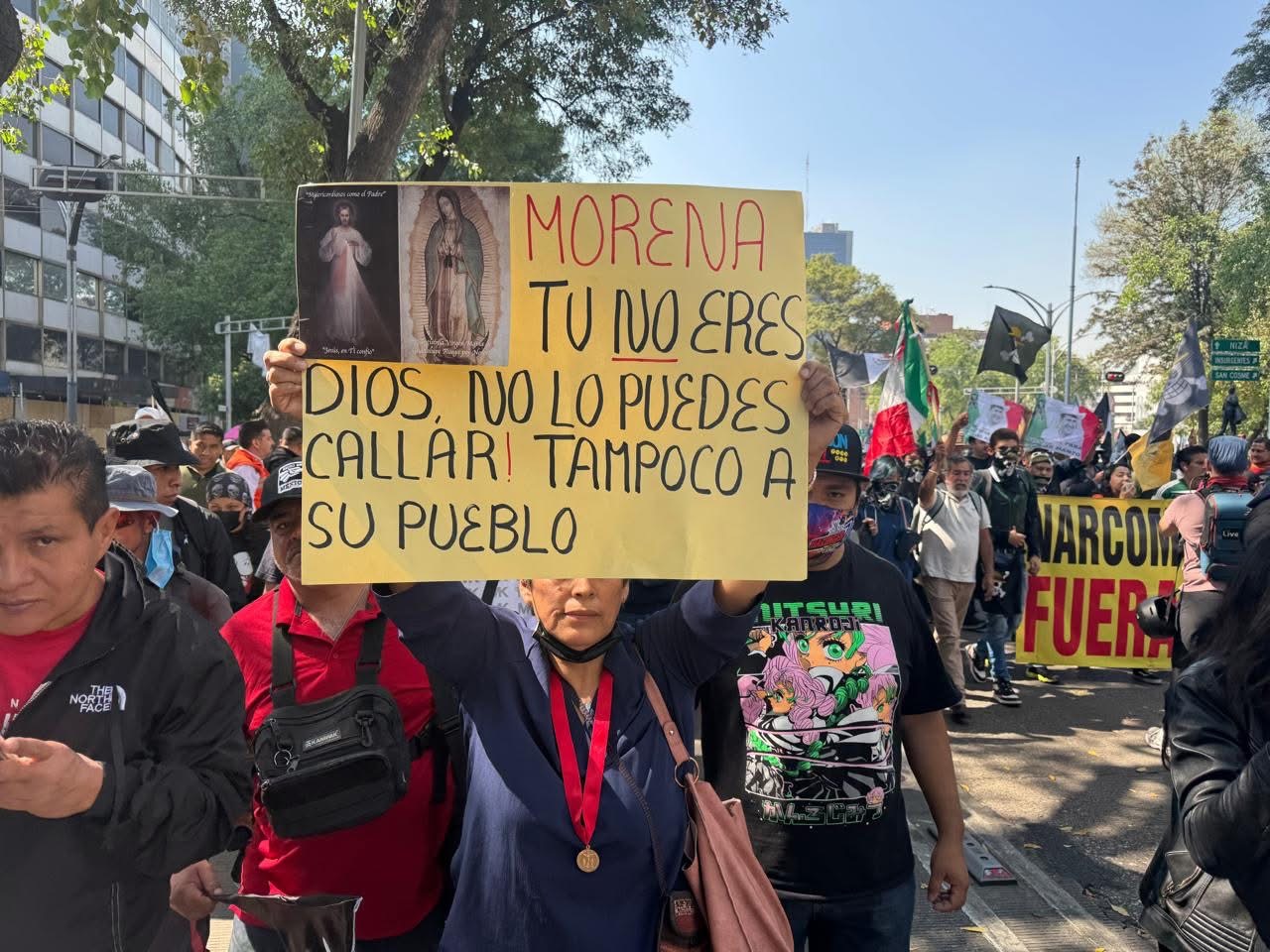 Marcha de Generación Z en la CDMX queda encapsulada en Reforma, por granaderos; detienen a un participante Marcha de Generación Z en la CDMX queda encapsulada en Reforma, por granaderos; detienen a un participante