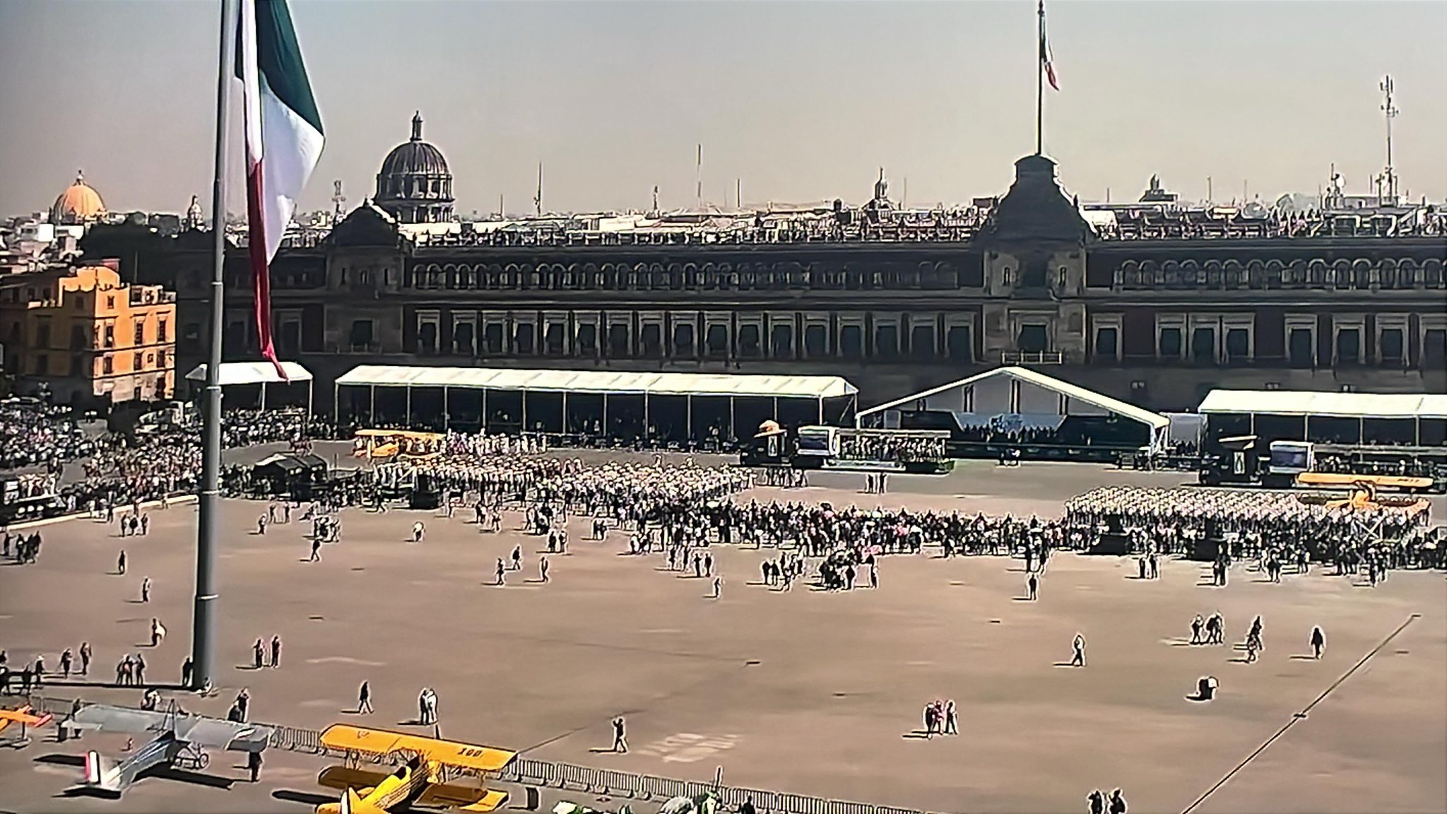 Tensión política y represión reciente generan desplome histórico en asistencia al desfile del 20 de noviembre Tensión política y represión reciente generan desplome histórico en asistencia al desfile del 20 de noviembre