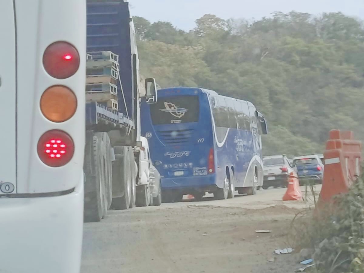 Usuarios exigen intervención de Capufe para mantenimiento de la supercarretera Oaxaca-Puerto Escondido por deterioro acelerado Usuarios exigen intervención de Capufe para mantenimiento de la supercarretera Oaxaca-Puerto Escondido por deterioro acelerado