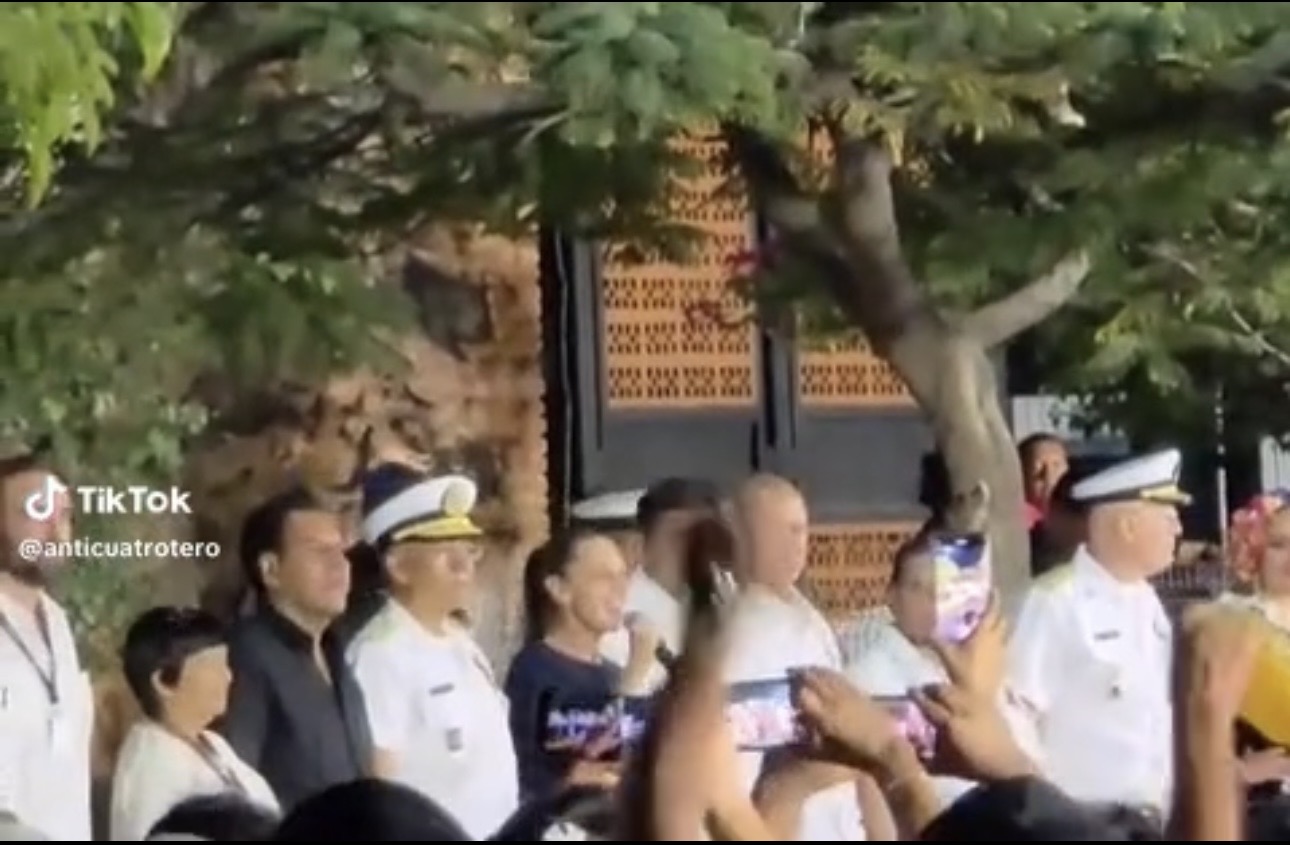 Protestas y consignas contra Sheinbaum marcan inauguración del Tren Interoceánico durante su gira por Juchitán Protestas y consignas contra Sheinbaum marcan inauguración del Tren Interoceánico durante su gira por Juchitán
