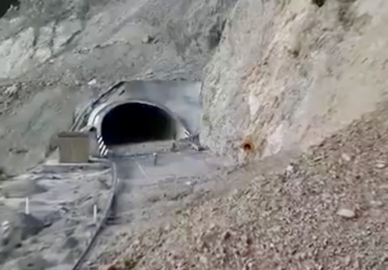 Abandono de la supercarretera Mitla-Tehuantepec revela grave negligencia federal tras derrumbe en túnel El Tornillo