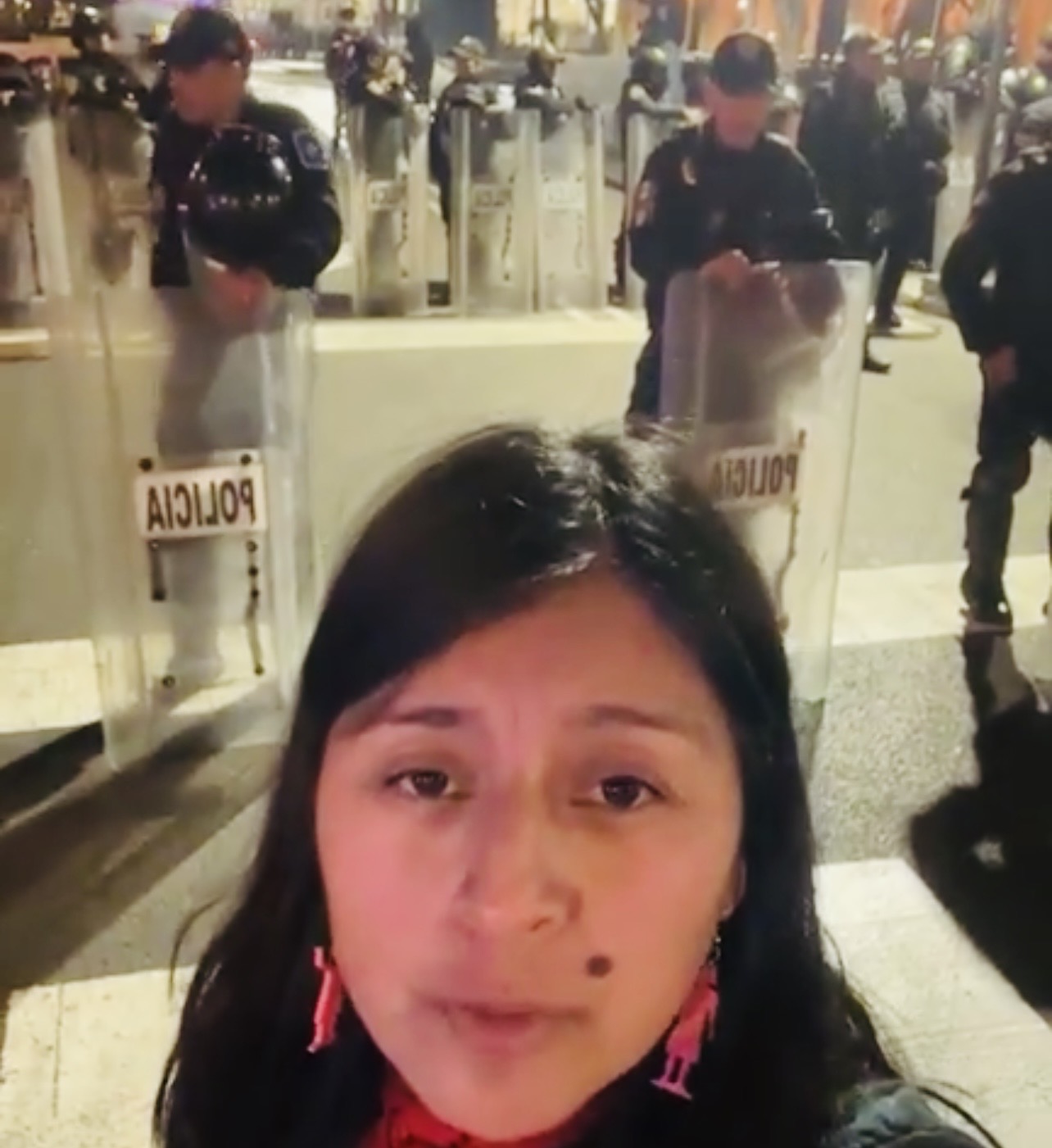 Mujeres mazatecas de #Oaxaca denuncian bloqueo policial a protesta ante la Corte y acusan persecución política del gobernador Salomón Jara
