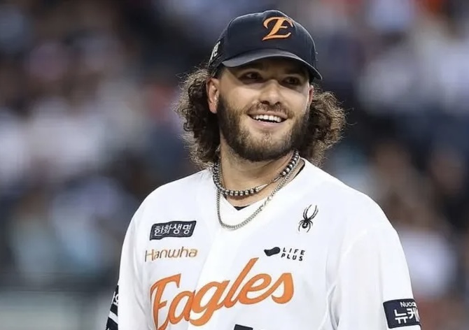 Cody Ponce, MVP de Corea, firma tres años y 30 millones con Toronto Blue Jays