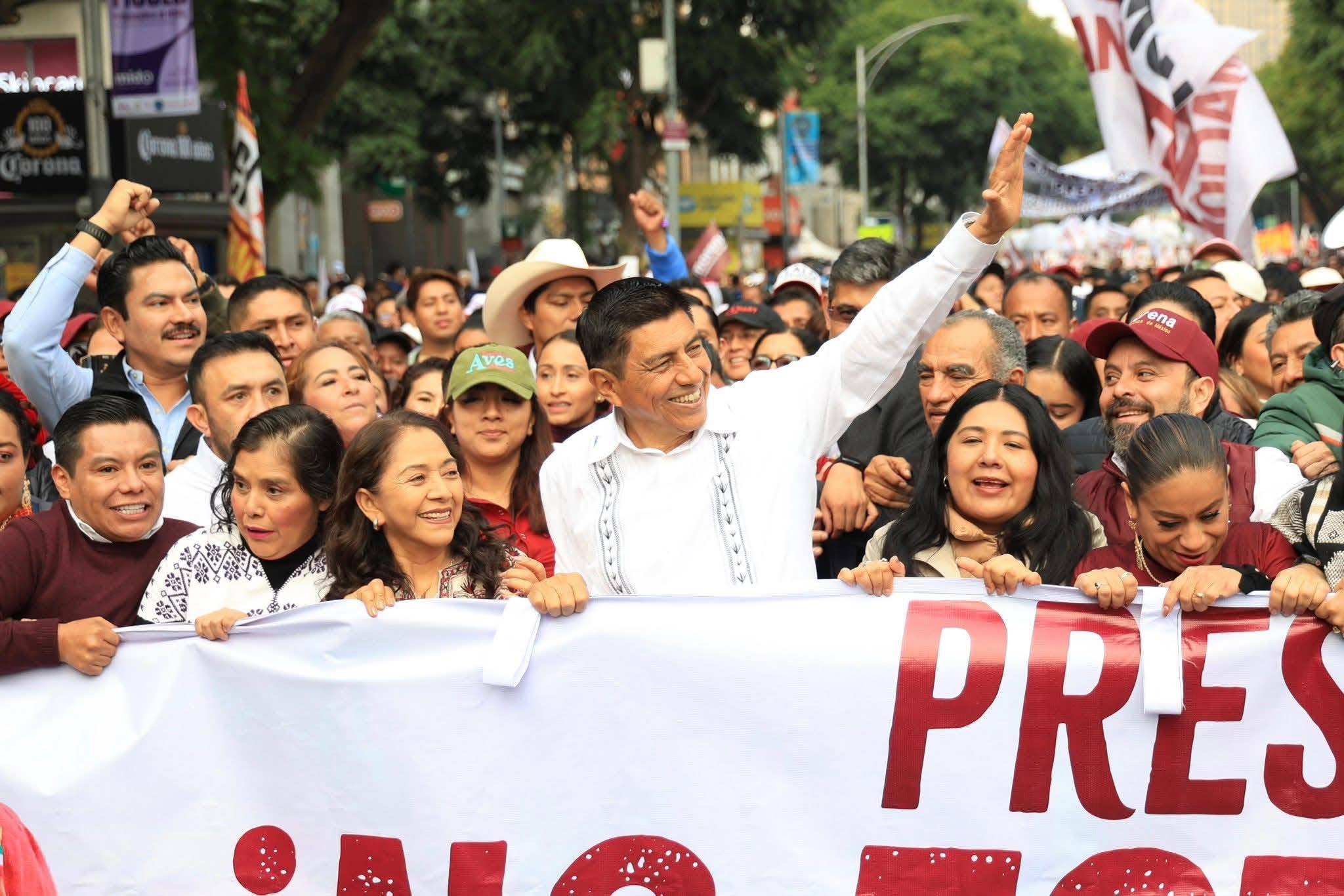 Gobierno de Oaxaca y tres ayuntamientos dilapidan 15 mdp en acarreo mientras carencias permanecen sin atención