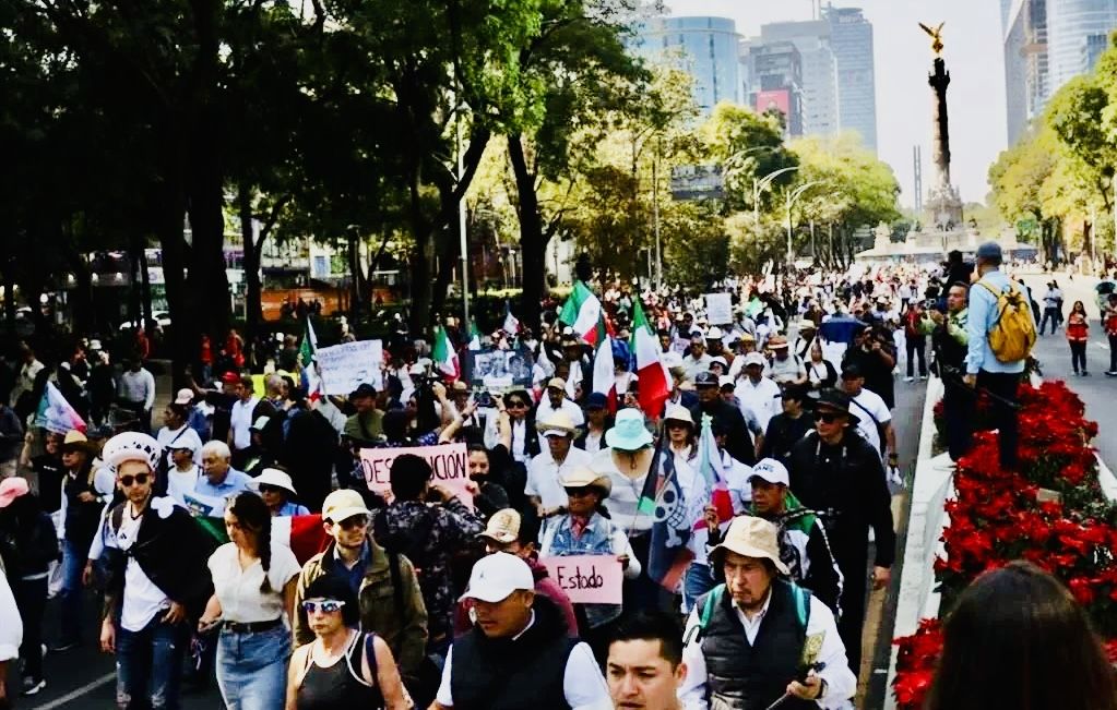 Realiza Generación Z “Marcha del Silencio por La Paz” del Ángel al Zócalo de la CDMX; baja asistencia Realiza Generación Z “Marcha del Silencio por La Paz” del Ángel al Zócalo de la CDMX; baja asistencia