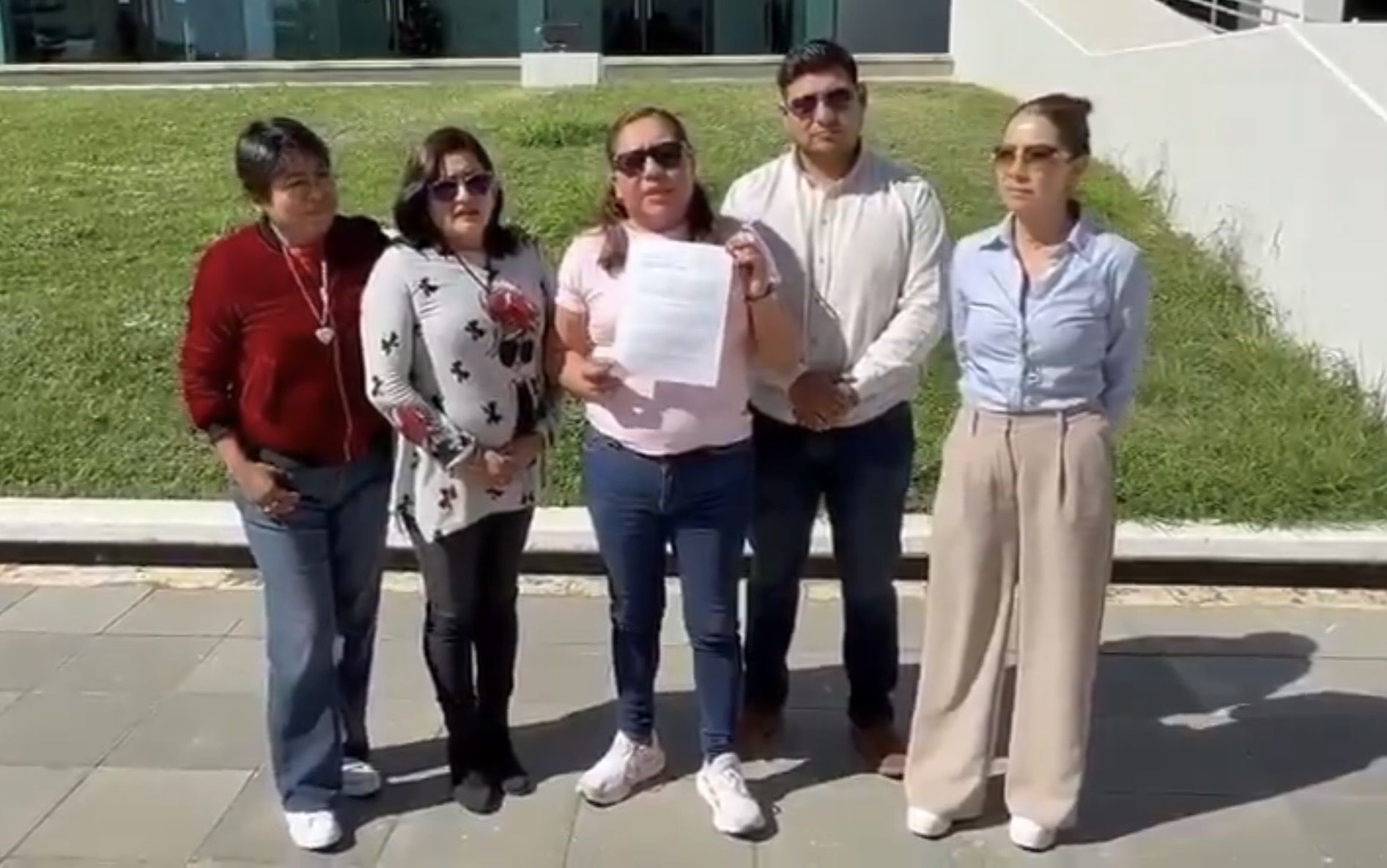 Burócratas estatales presentan iniciativa para abrogar decreto que eliminó mil 344 plazas administrativas; Sindicato, ausente