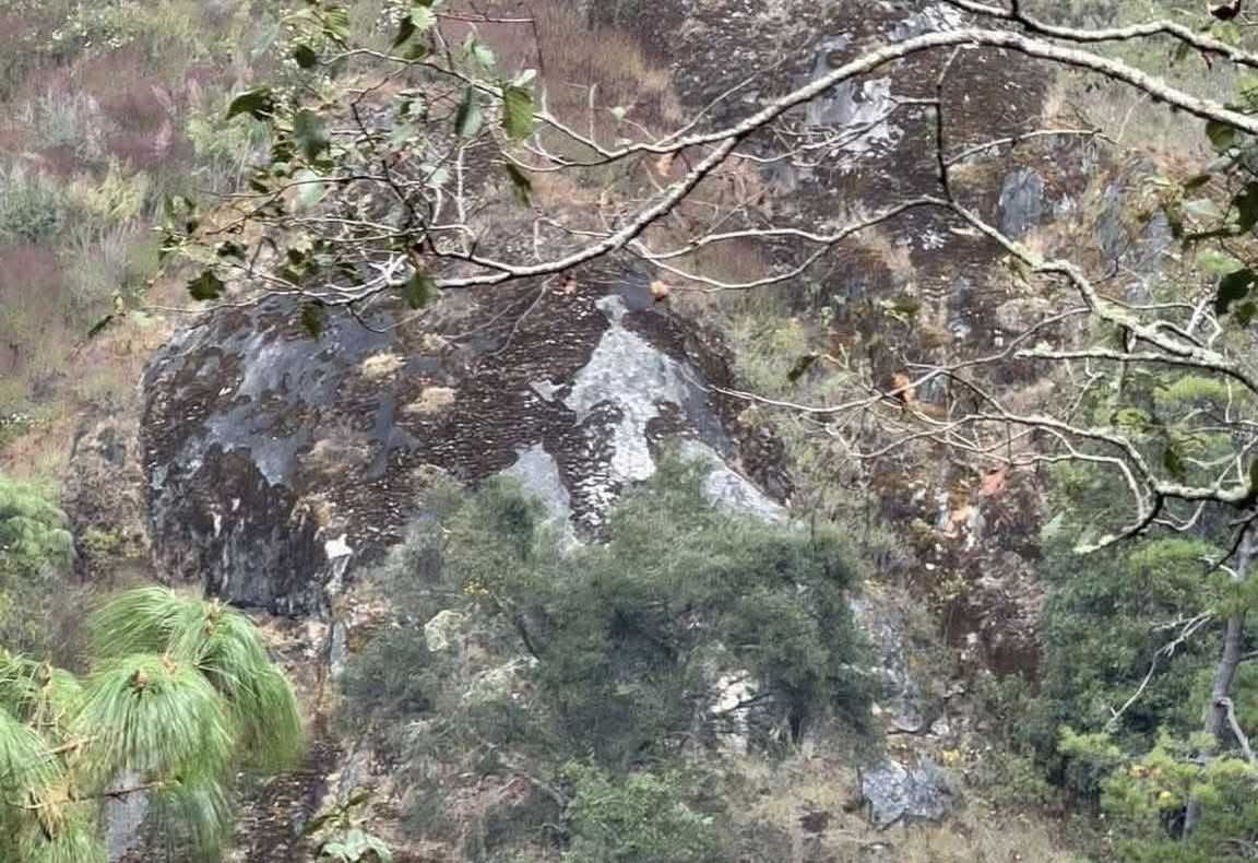 Peregrinos aseguran ver la silueta de la Virgen de Juquila en una roca ubicada en el camino de la fe Peregrinos aseguran ver la silueta de la Virgen de Juquila en una roca ubicada en el camino de la fe
