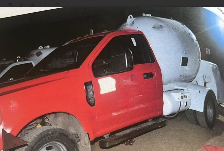 FGR cateó domicilio en Zaachila y aseguró cinco pipas usadas presuntamente para transporte ilegal de gas