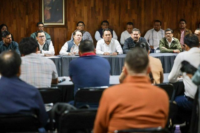 Mario Delgado encabezó Mesa Tripartita con Sección 22 para avanzar en demandas estructurales del magisterio oaxaqueño Mario Delgado encabezó Mesa Tripartita con Sección 22 para avanzar en demandas estructurales del magisterio oaxaqueño