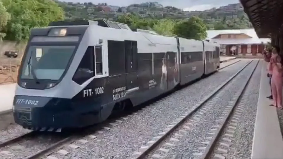 Inicia fase de pruebas el tren de pasajeros El Tehuanito; comunicará a municipios del Istmo de Tehuantepec