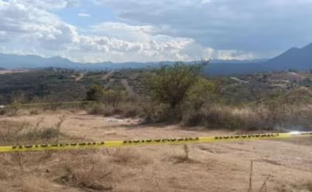 Hallan dos cuerpos presumiblemente ejecutados y envueltos en bolsas de plástico en paraje de Huajuapan de León, #Oaxaca Hallan dos cuerpos presumiblemente ejecutados y envueltos en bolsas de plástico en paraje de Huajuapan de León, #Oaxaca