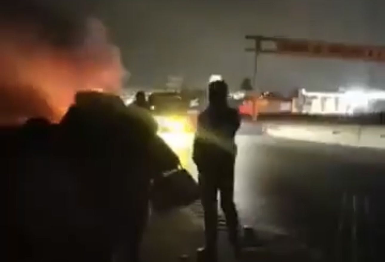 Se incendia autobús que viajaba de CDMX a Huautla de Jiménez, #Oaxaca, en Chalco, EdoMex; 1 herida Se incendia autobús que viajaba de CDMX a Huautla de Jiménez, #Oaxaca, en Chalco, EdoMex; 1 herida
