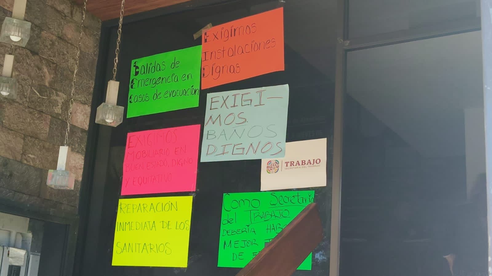 Trabajadores de STyPS Oaxaca paran labores por instalaciones indignas en Colonia Reforma Trabajadores de STyPS Oaxaca paran labores por instalaciones indignas en Colonia Reforma