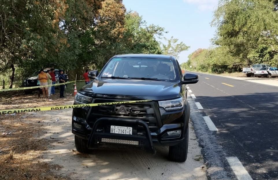 Asesinan a balazos a comerciante en carretera federal 200, en la Costa de #Oaxaca; la víctima era originaria de Jicayán Asesinan a balazos a comerciante en carretera federal 200, en la Costa de #Oaxaca; la víctima era originaria de Jicayán