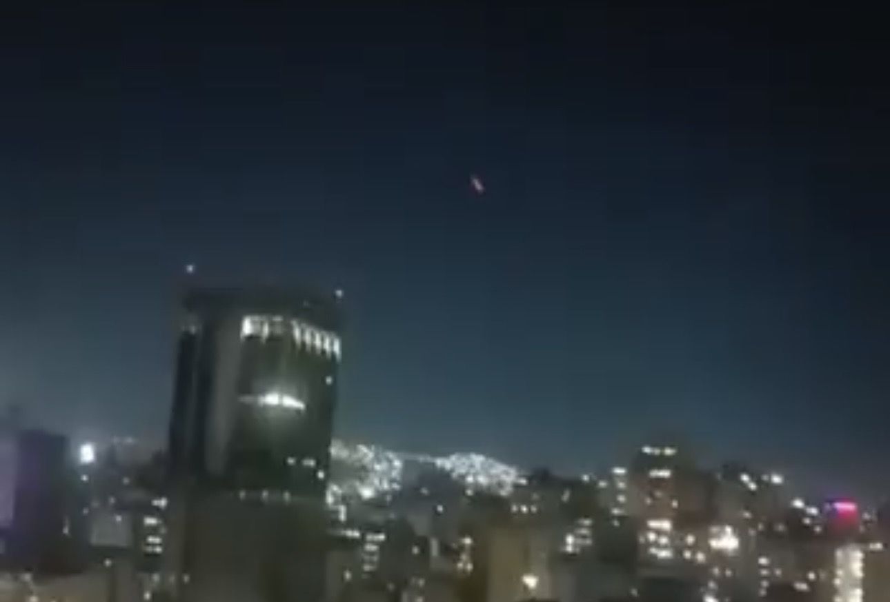 Tensión en Caracas: disparos y drones sobrevuelan el Palacio de Miraflores; rumoran desacuerdos entre facciones militares