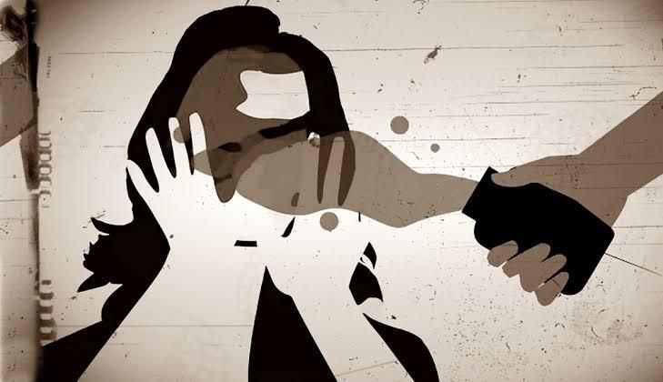 Dos secretarías de #Oaxaca trasladan a CDMX a víctima de violencia ácida en San Pedro Jicayán