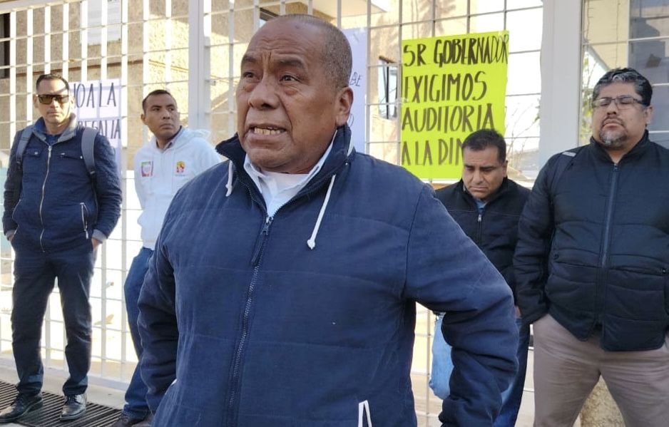 Trabajadores toman oficinas de la Secretaría de Salud en #Oaxaca exigiendo destitución de director por presuntas irregularidades laborales y acoso