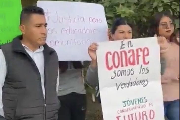 Educadores del Conafe en municipios oaxaqueños protestan por falta de pagos, recibiendo solo 900 pesos de aguinaldo y exigiendo mejoras laborales