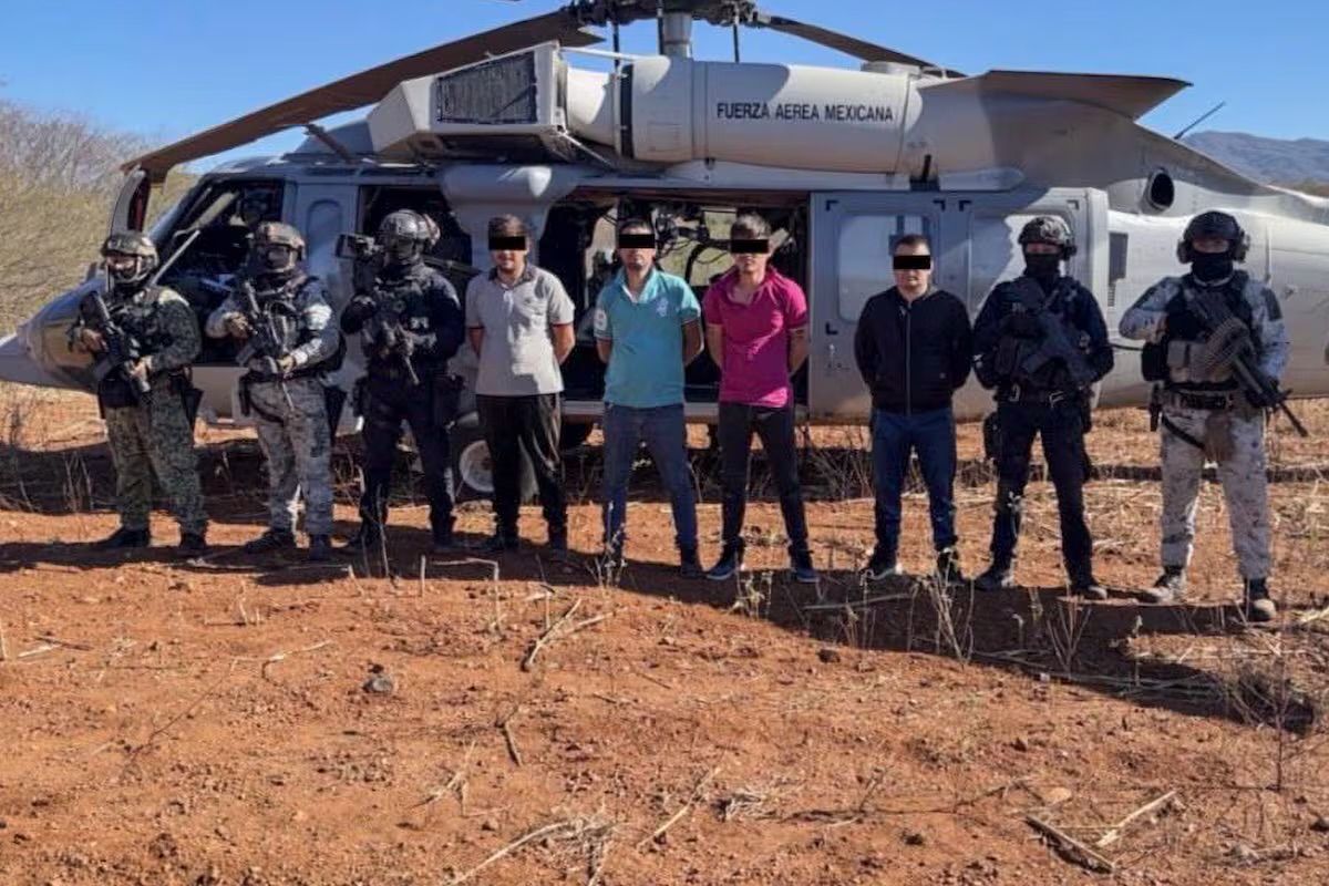 Fuerzas federales detienen en Sinaloa a El Mantecas y lo trasladan a Ciudad de México