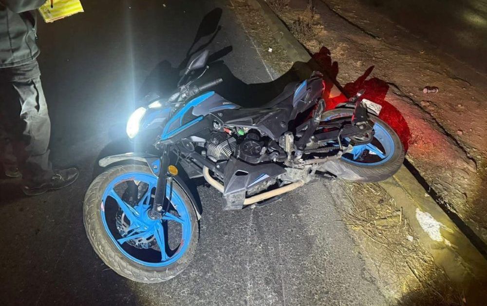 Motociclista muere tras derrapar y golpearse la cabeza en avenida Símbolos Patrios, en #Oaxaca capital