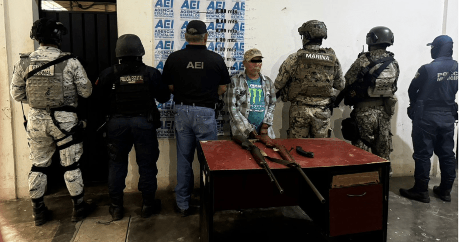Fuerzas estatales y federales catean bodega en la Costa de Oaxaca; recuperan maquinaria robada y detiene a hombre armado Fuerzas estatales y federales catean bodega en la Costa de Oaxaca; recuperan maquinaria robada y detiene a hombre armado