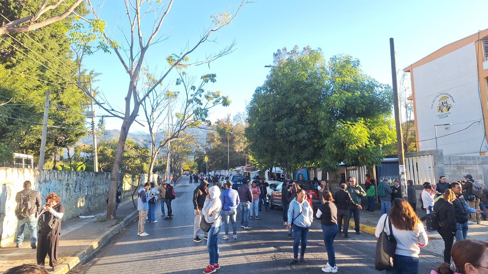Bloquean paterfamilias avenida San Felipe frente a Escuela Secundaria Federal Nº 1; exigen la destitución del Director