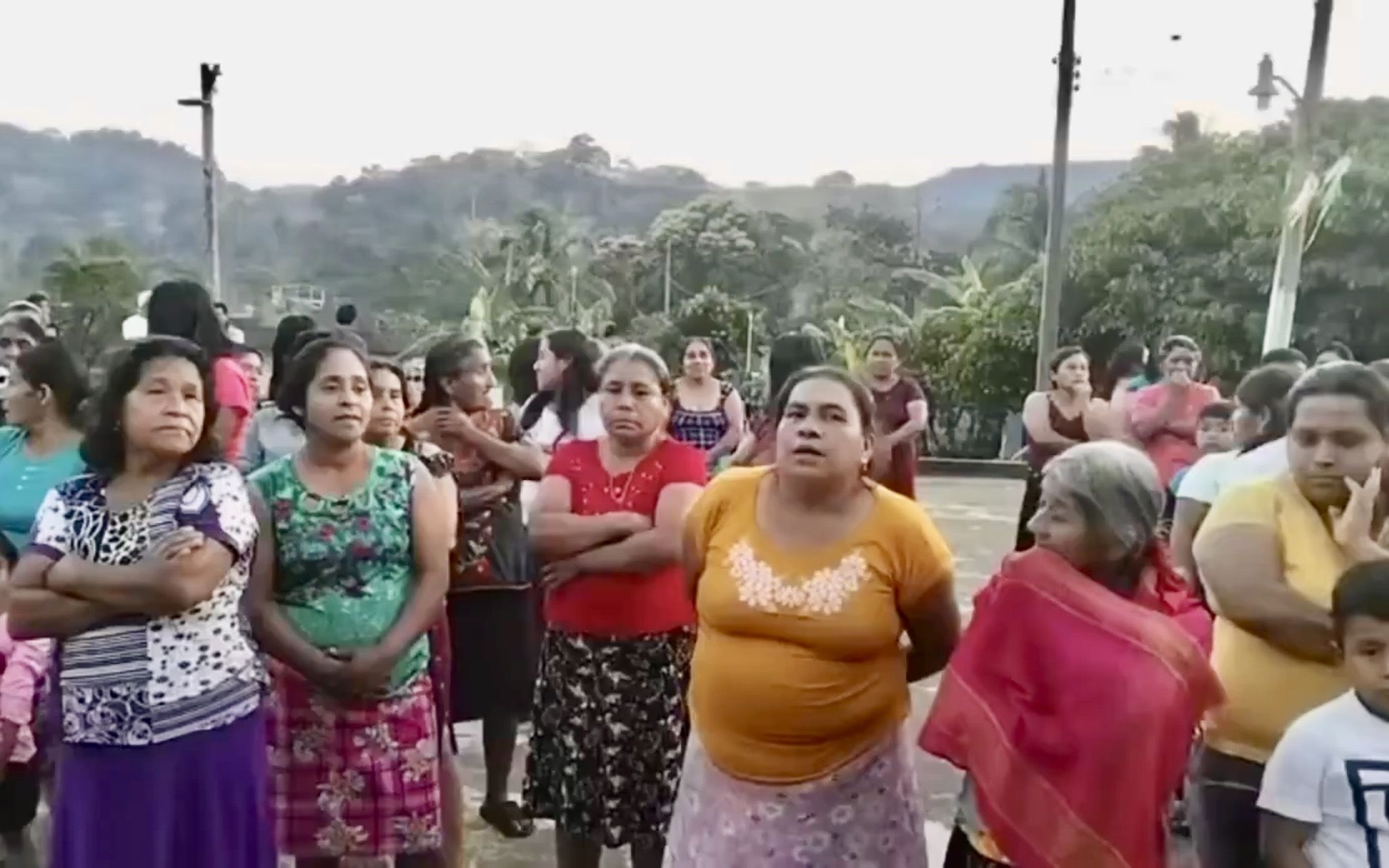 Desplazamiento forzado afecta a 55 familias mixe en Loma Santa Cruz, #Oaxaca, por violencia armada