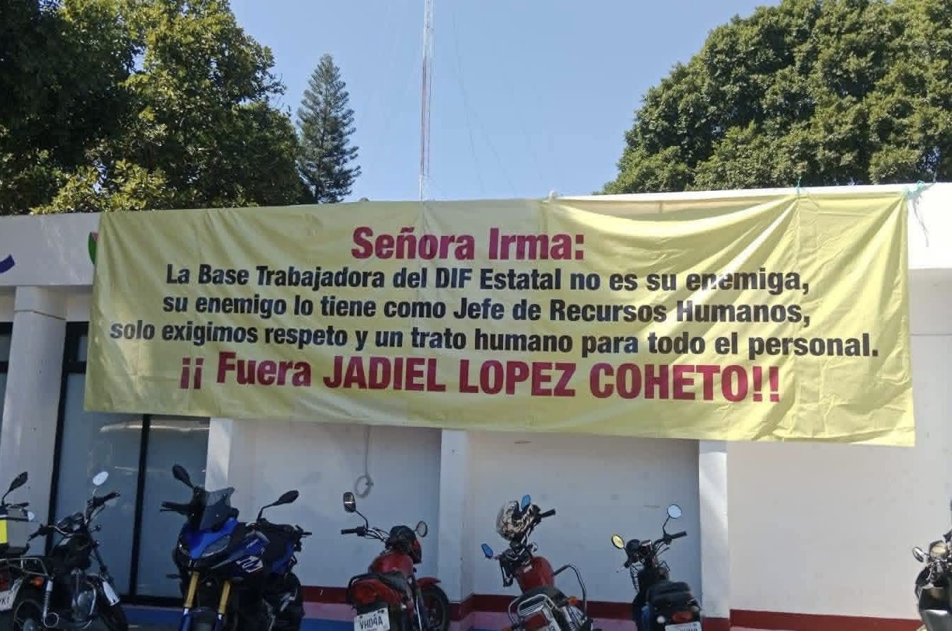 Continúa paro en DIF Oaxaca; trabajadores mantienen protestas y exigen respuestas ante presuntos abusos laborales Continúa paro en DIF Oaxaca; trabajadores mantienen protestas y exigen respuestas ante presuntos abusos laborales