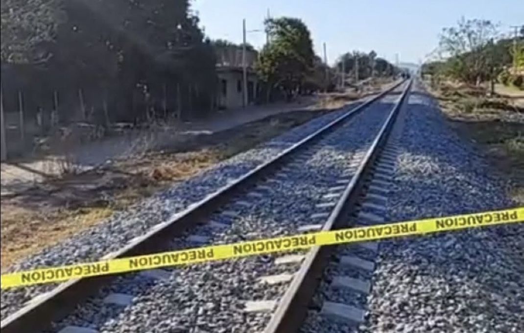 Hallan hombre sin vida con signos de tortura cerca de vías del tren en Tehuantepec, #Oaxaca Hallan hombre sin vida con signos de tortura cerca de vías del tren en Tehuantepec, #Oaxaca