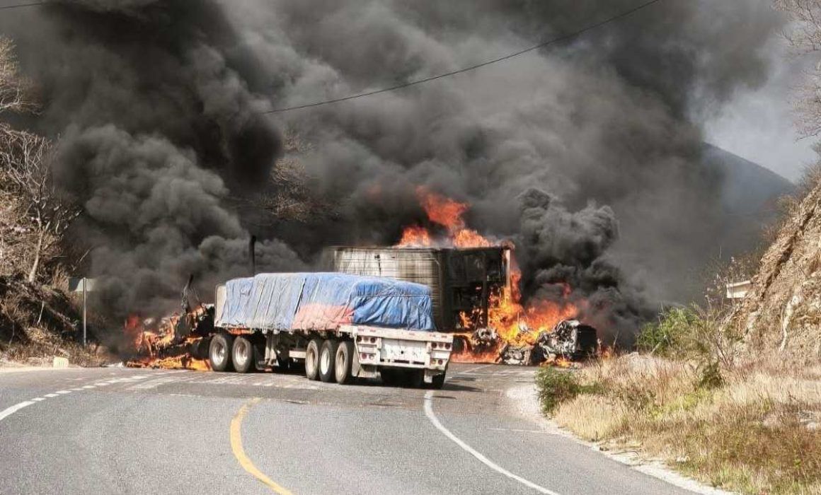 Tras abatimiento de “El Mencho” en Jalisco, células del CJNG desatan violencia con narcobloqueos en #Oaxaca
