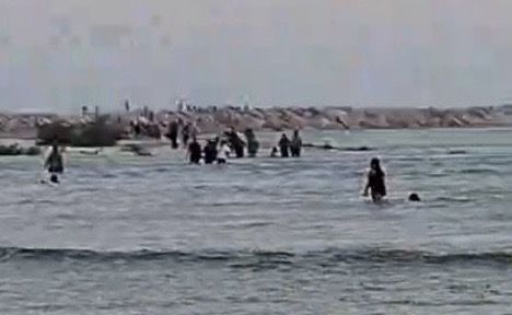 Marina y pescadores rescatan a cinco tripulantes tras naufragio por intenso oleaje en Salina Cruz, #Oaxaca Marina y pescadores rescatan a cinco tripulantes tras naufragio por intenso oleaje en Salina Cruz, #Oaxaca