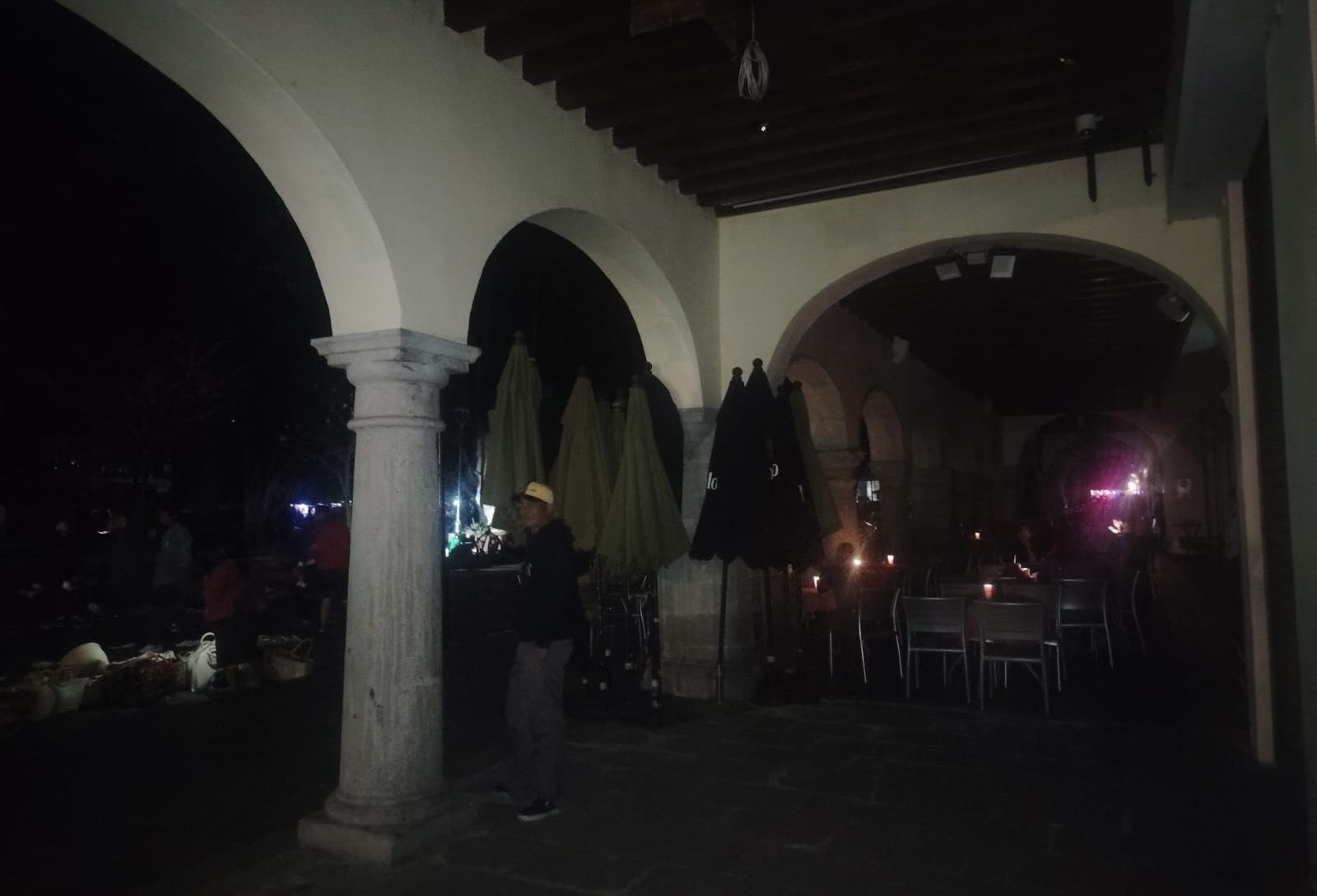 Zócalo de #Oaxaca en penumbras: ¿estrategia para desalentar plantón de maestros? Inseguridad aumentará en Centro Histórico
