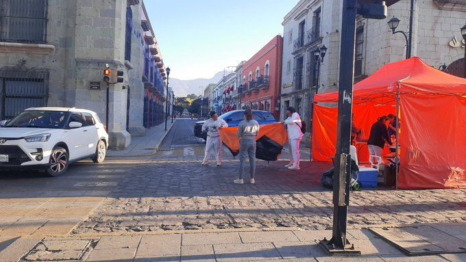 Bloqueos masivos paralizan Oaxaca capital: protestas, bloqueos en avenidas clave y toma de rectoría de la UABJO