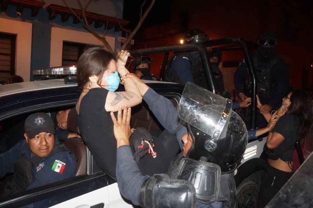 El Gobierno de #Oaxaca confirma detención de cuatro personas por vandalismo en marcha del 8M; entre ellas, dos mujeres El Gobierno de #Oaxaca confirma detención de cuatro personas por vandalismo en marcha del 8M; entre ellas, dos mujeres